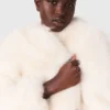 Veste courte en fausse fourrure