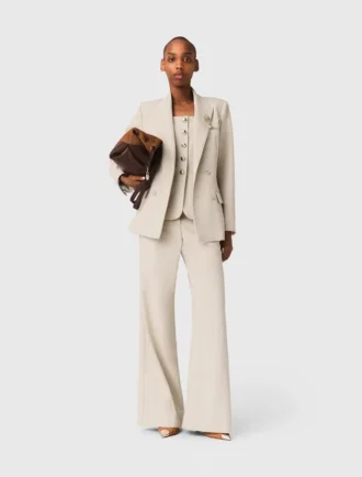 Veste de costume avec broche