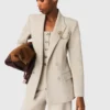 Veste de costume avec broche